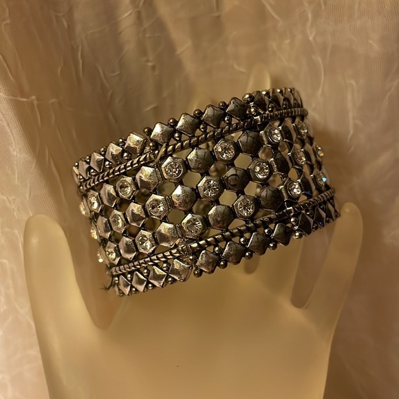 Elastic silver colored bracelet 5 solid stacked rows with white jewels - Picture 2 of 5